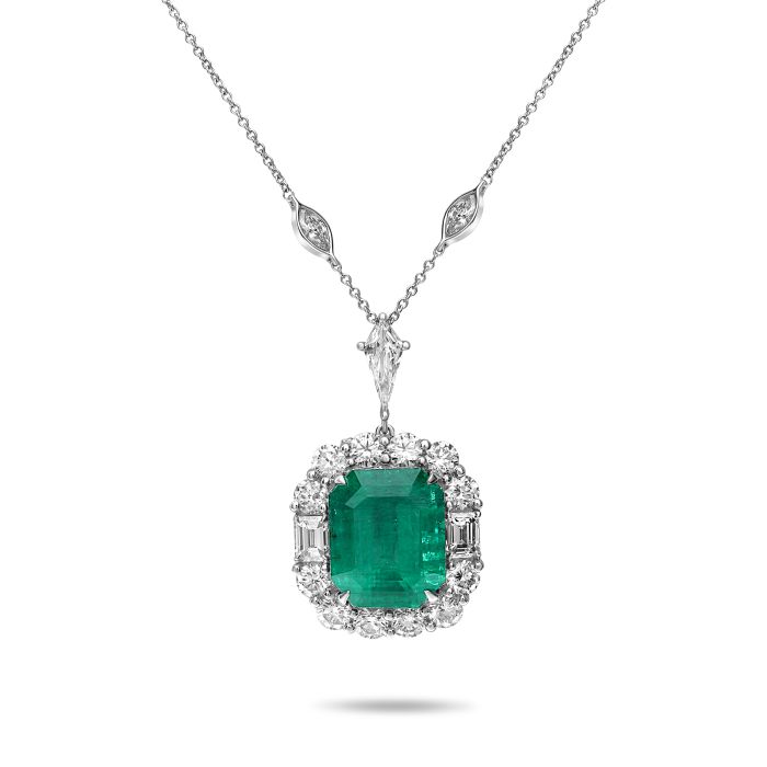10+ Carat Emerald Pendant on Diamond 
