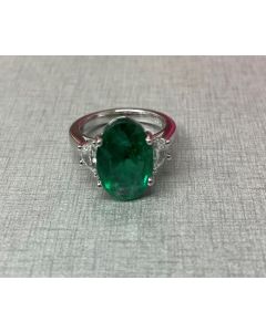 Oval Emerald Ring